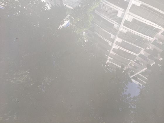 防水背包真的能完全防雨吗？不同材质面料的渗透极限对比